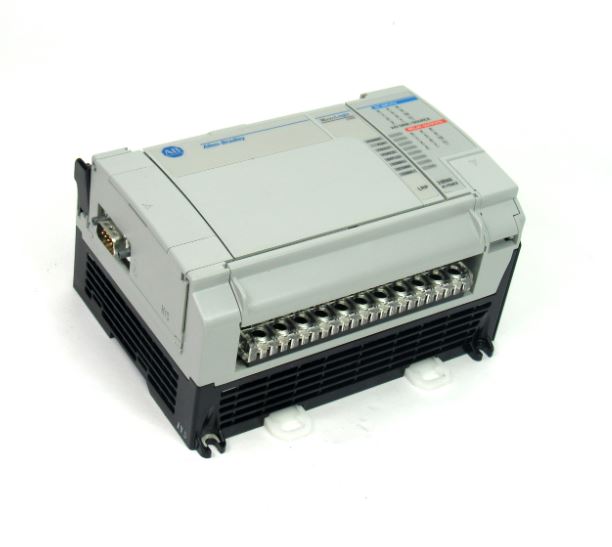 1764-24BWA BASE 24V ENTRADA SALIDA DE RELE CON CONTROLADOR DE 24 PUNTOS USADO